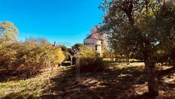 EXCLUSIVITE - AVALLON , VALLEE DU COUSIN . Propriété avec terrain de 3 ha 53 environ au prix de 267 500 €