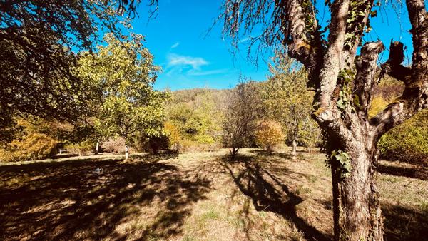 EXCLUSIVITE - AVALLON , VALLEE DU COUSIN . Propriété avec terrain de 3 ha 53 environ au prix de 267 500 €