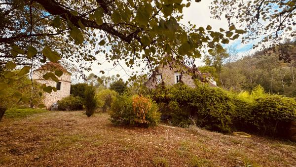 EXCLUSIVITE - AVALLON , VALLEE DU COUSIN . Propriété avec terrain de 3 ha 53 environ au prix de 267 500 €