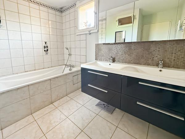 A vendre à Vauréal (dans quartier prisé) : Maison individuelle de 6 pièces