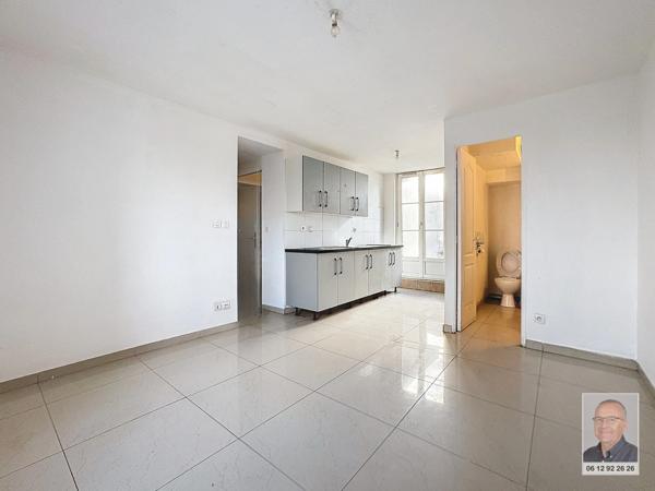 A LOUER STUDIO FACE À LA GARE RER CREIL