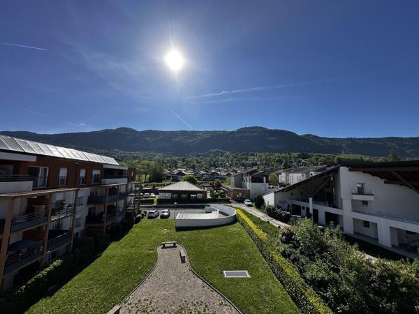 Appartement T2 attique avec balcon et parking sécurisé