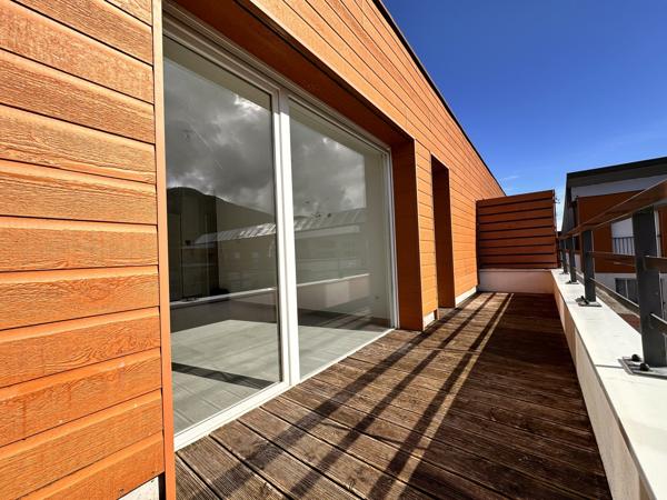 Appartement T2 attique avec balcon et parking sécurisé