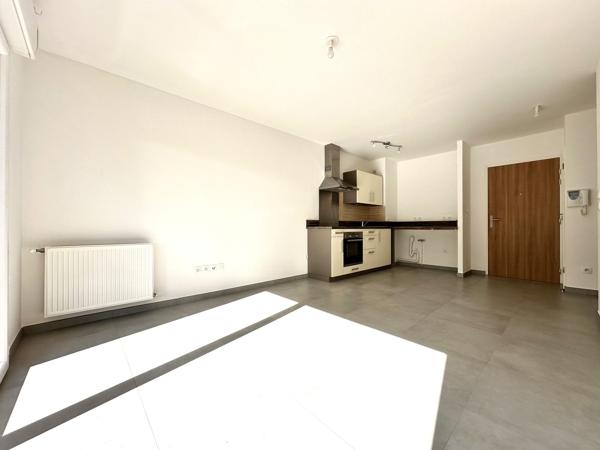 Appartement T2 attique avec balcon et parking sécurisé