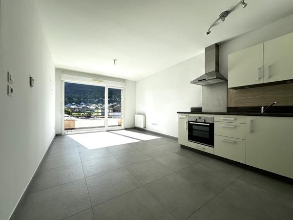 Appartement T2 attique avec balcon et parking sécurisé