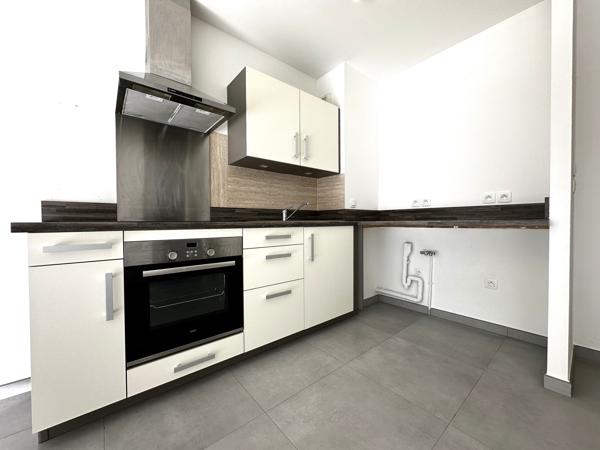 Appartement T2 attique avec balcon et parking sécurisé