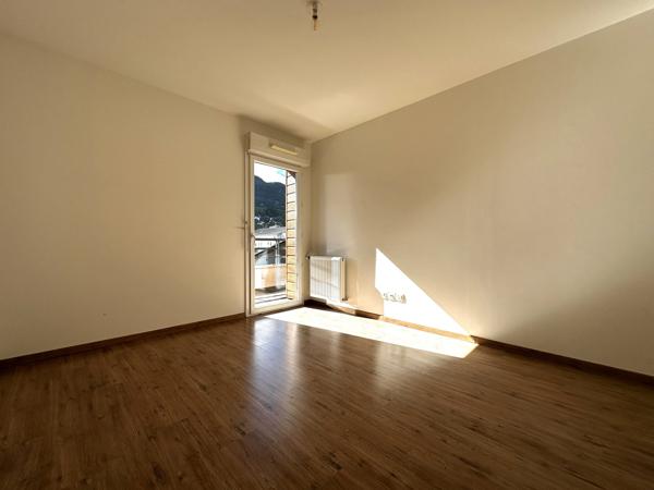 Appartement T2 attique avec balcon et parking sécurisé