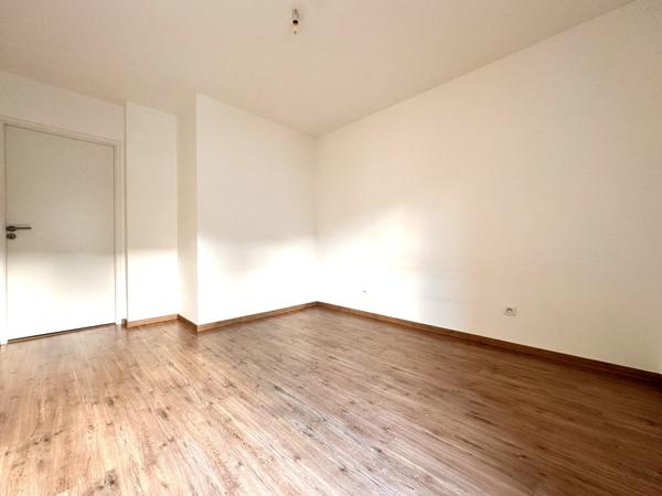 Appartement T2 attique avec balcon et parking sécurisé