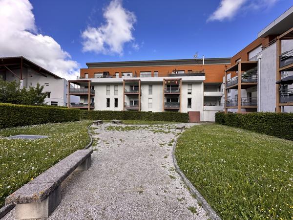 Appartement T2 attique avec balcon et parking sécurisé