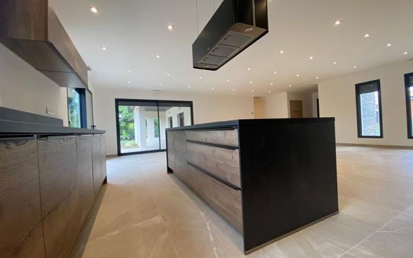 Maison à vendre    5 pièces •  Nègrepelisse