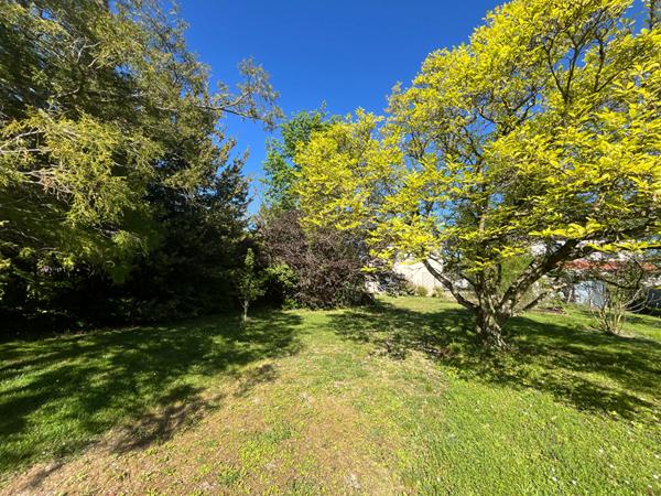 Terrain de 566 m² environ en plein coeur de la commune de Thil