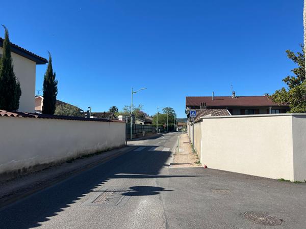 Terrain de 566 m² environ en plein coeur de la commune de Thil