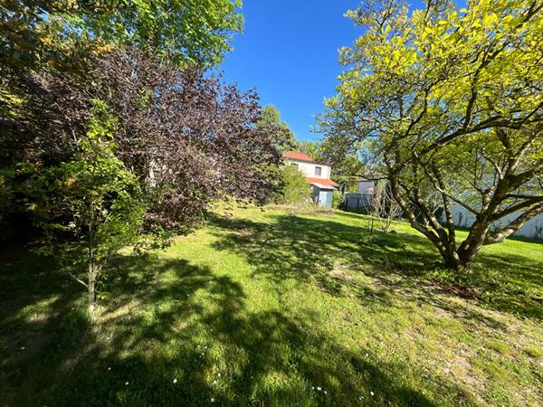 Terrain de 566 m² environ en plein coeur de la commune de Thil