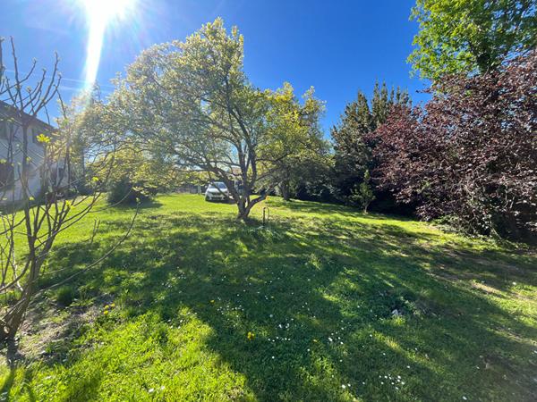 Terrain de 566 m² environ en plein coeur de la commune de Thil