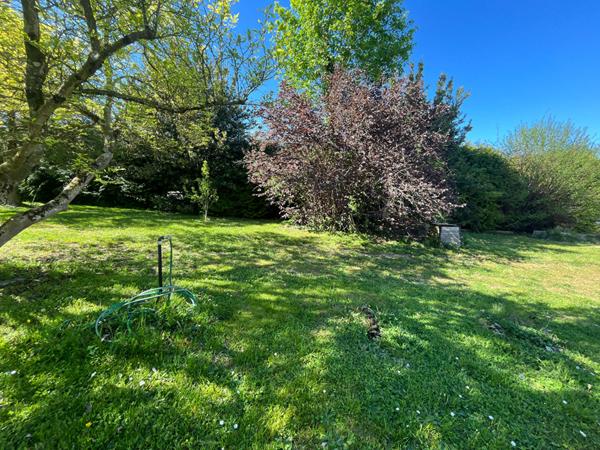 Terrain de 566 m² environ en plein coeur de la commune de Thil