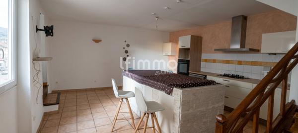 Maison de village+ terrasse + dépendance 75 m² à rénover.