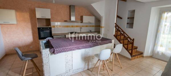 Maison de village+ terrasse + dépendance 75 m² à rénover.