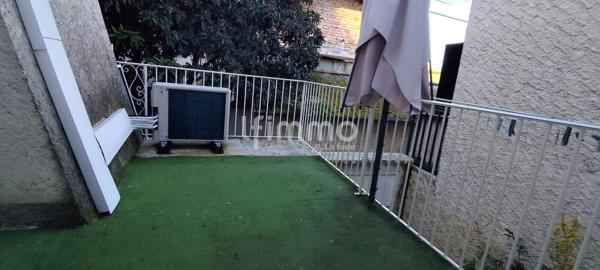 Maison de village+ terrasse + dépendance 75 m² à rénover.