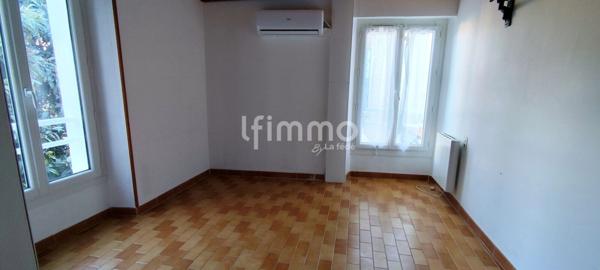 Maison de village+ terrasse + dépendance 75 m² à rénover.