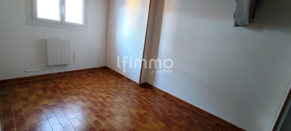 Maison de village+ terrasse + dépendance 75 m² à rénover.