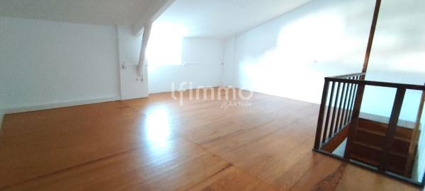 Maison de village+ terrasse + dépendance 75 m² à rénover.