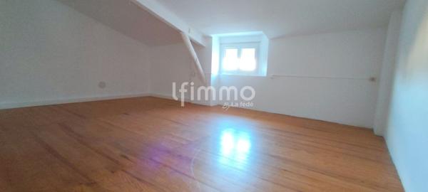 Maison de village+ terrasse + dépendance 75 m² à rénover.