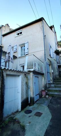 Maison de village+ terrasse + dépendance 75 m² à rénover.