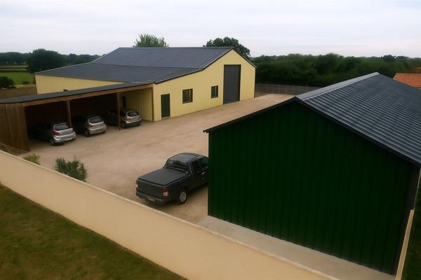 SAVERDUN : IDEAL PROJET PROFESSIONNEL, ENSEMBLE IMMOBILIER A VENDRE AVEC HANGAR, LOGEMENT ET LOCAL