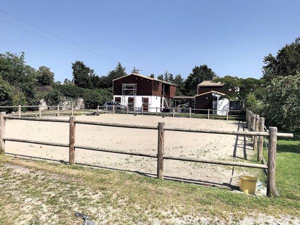 domaine avec maison + t2 + bureau + 1.5 hectare