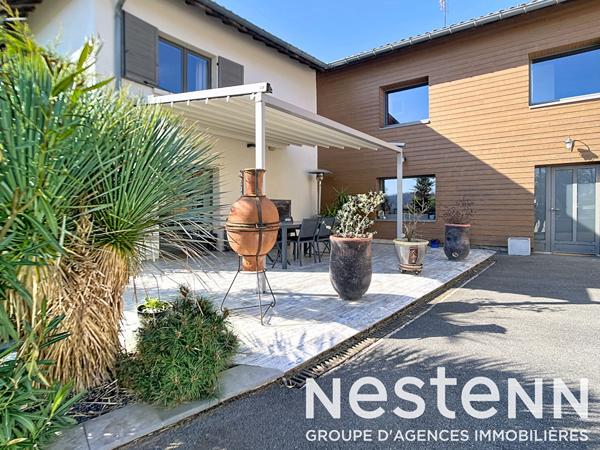 MASSIEUX MAISON FAMILIALE 200 M2 - 5 CHAMBRES - PISCINE - GARAGE - VUE DEGAGEE VERDOYANTE