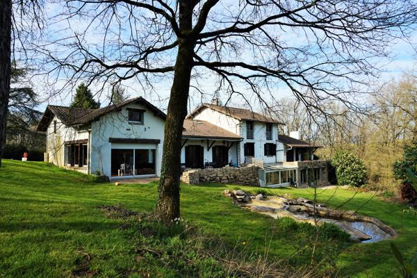 MAISON 6 chambres avec gîte et studio attenant