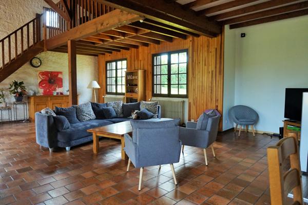 MAISON 6 chambres avec gîte et studio attenant