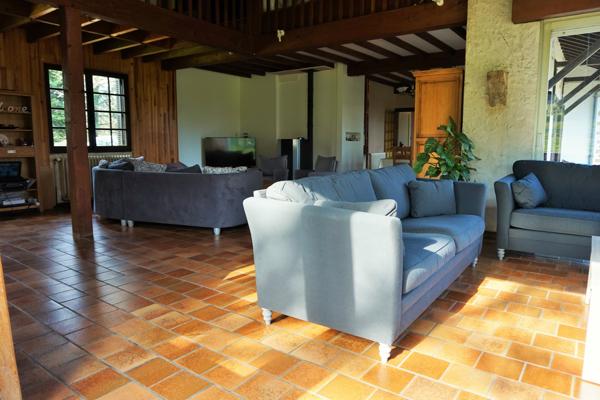 MAISON 6 chambres avec gîte et studio attenant