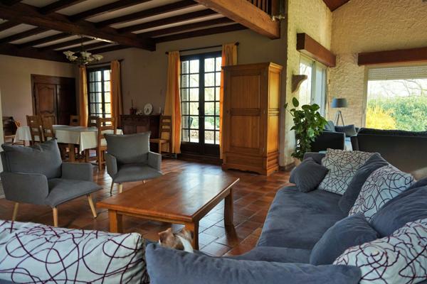 MAISON 6 chambres avec gîte et studio attenant