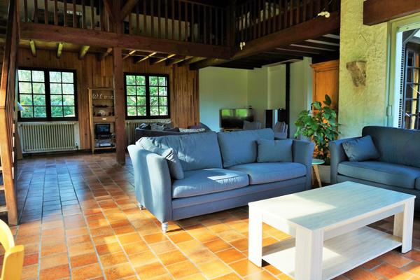 MAISON 6 chambres avec gîte et studio attenant