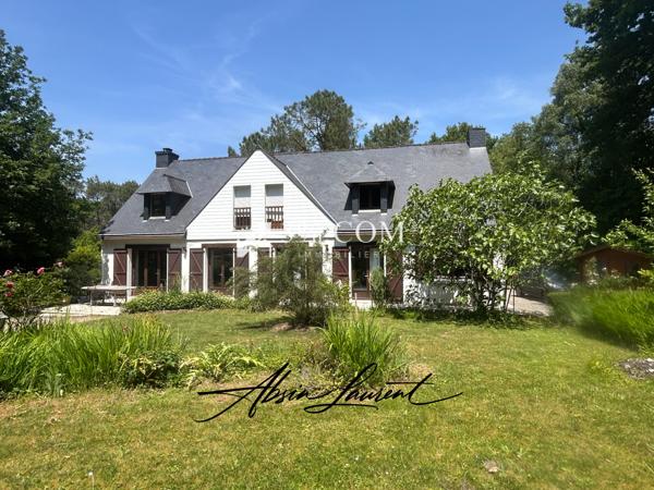 Maison 8 pièce(s) 5 chambre(s) 205 m²