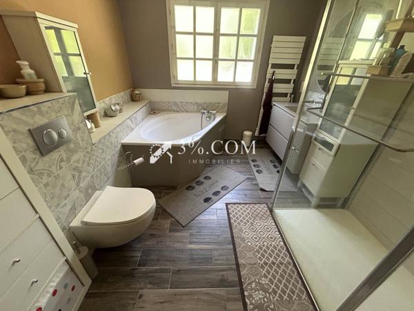 Maison 8 pièce(s) 5 chambre(s) 205 m²