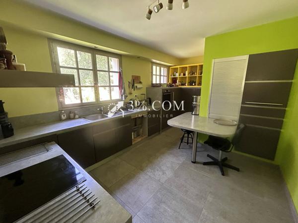 Maison 8 pièce(s) 5 chambre(s) 205 m²