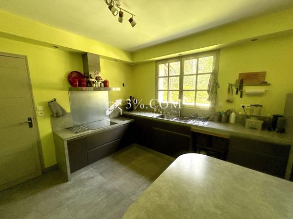 Maison 8 pièce(s) 5 chambre(s) 205 m²