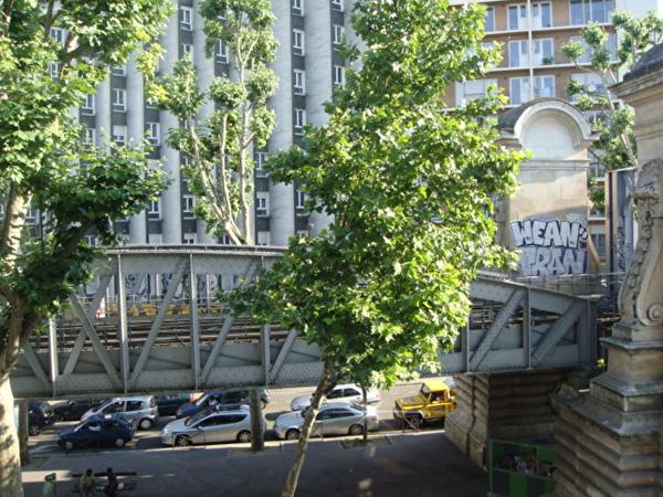 Grand studio meublé