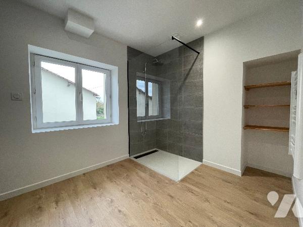 Maison entièrement rénovée – Calme, terrain et dépendance