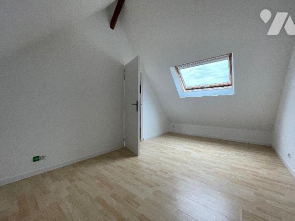 Maison entièrement rénovée – Calme, terrain et dépendance