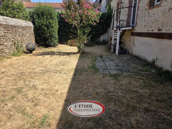 Sainte Pazanne bourg : Maison atypique et de charme, 3 chambres, jardin, garage !