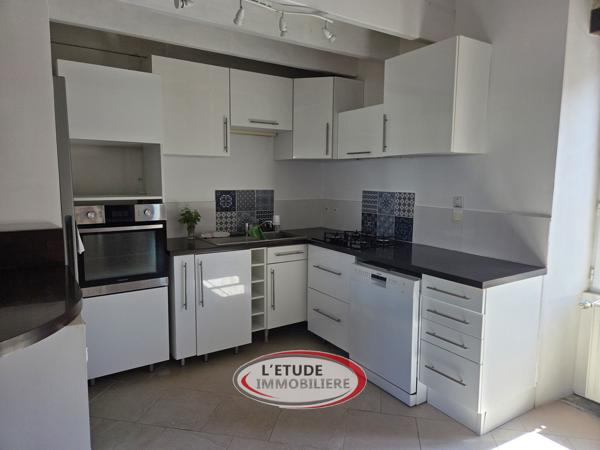 Sainte Pazanne bourg : Maison atypique et de charme, 3 chambres, jardin, garage !