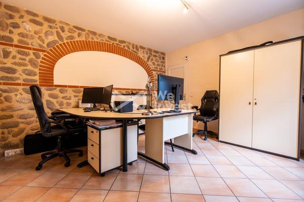 Villa polyvalente dans un secteur tres recherché.