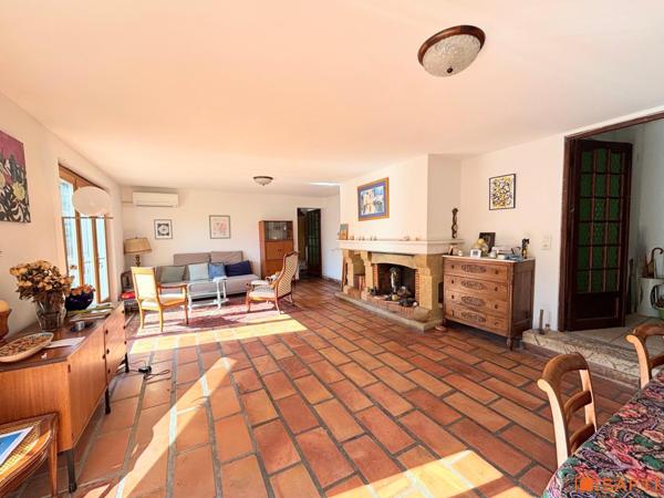 Maison de ville 227m2, 6 chambres, garage, jardin!