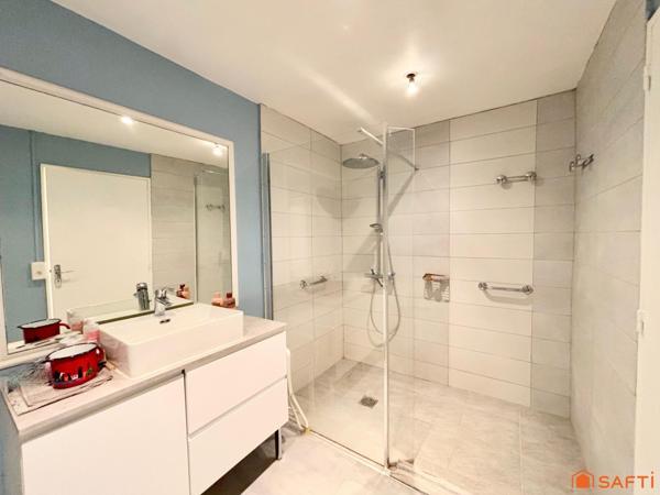 Maison de ville 227m2, 6 chambres, garage, jardin!