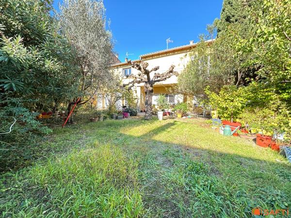 Maison de ville 227m2, 6 chambres, garage, jardin!