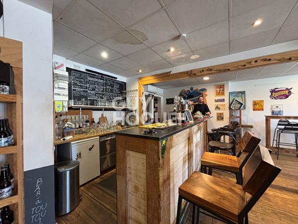 Murs commercialux dans le centre de Lit et Mixe