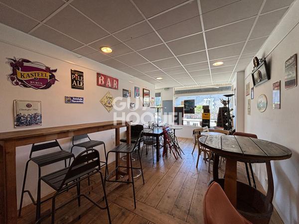 Murs commercialux dans le centre de Lit et Mixe